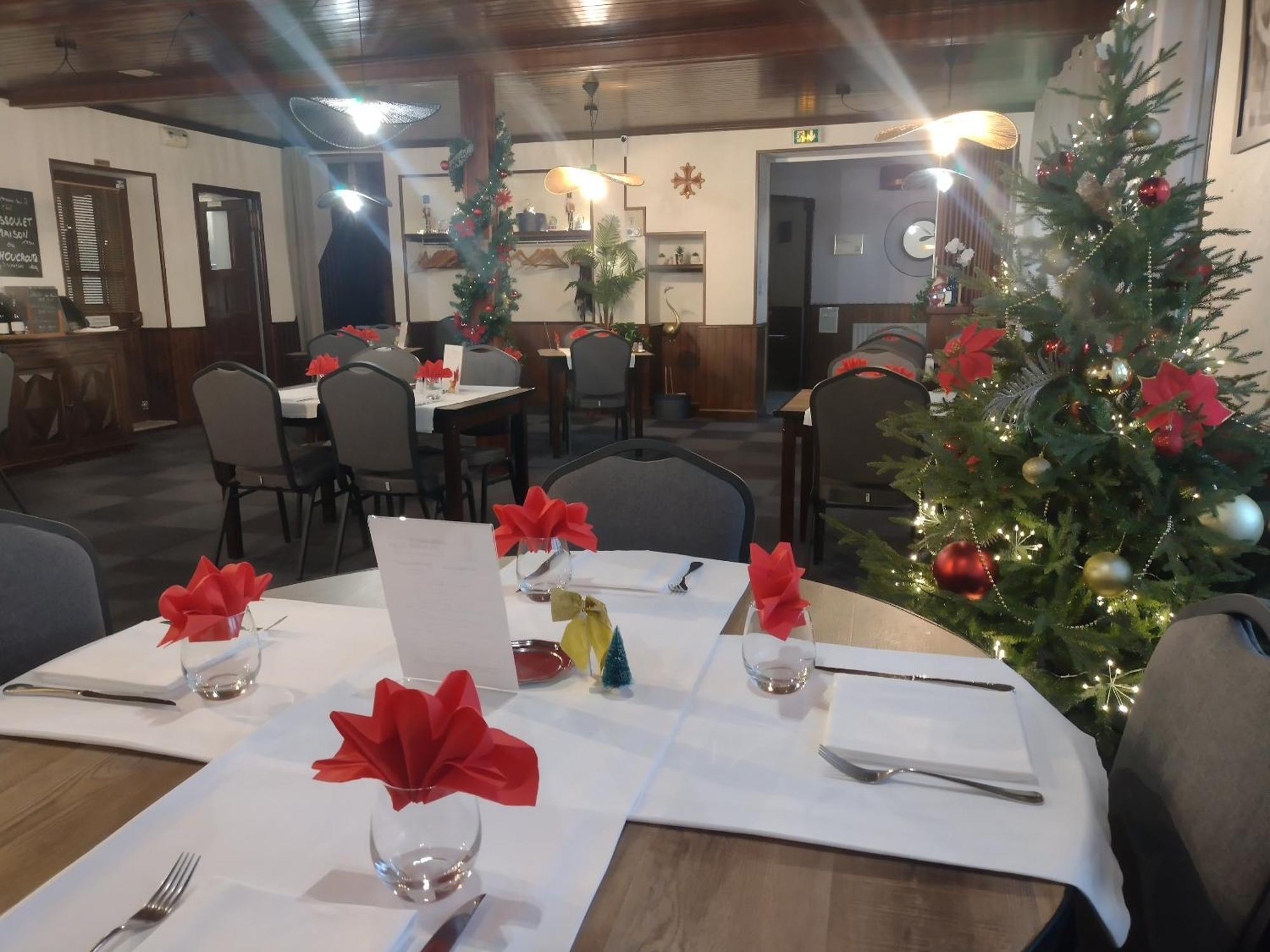 Auberge D'Ici Et D'Ailleurs Cressensac-Sarrazac Buitenkant foto